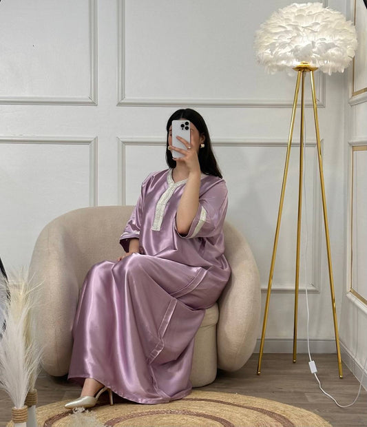 Robe d’hôtesse mauve