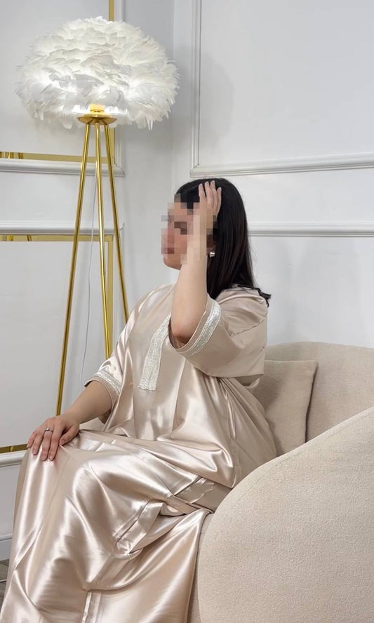 Robe d’hôtesse beige
